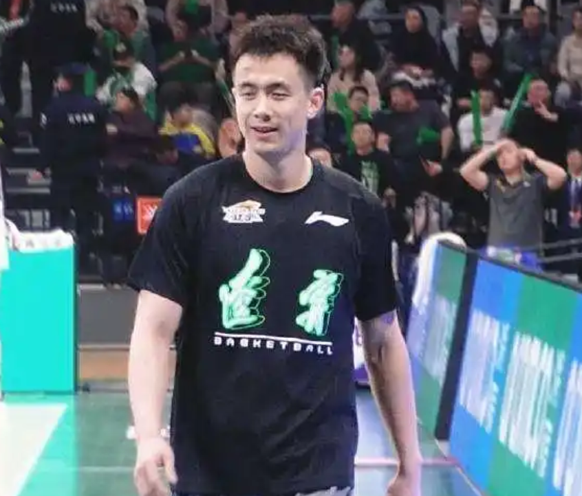 继伟肯定也, 是非常帅气 继伟肯定也, 是非常帅气